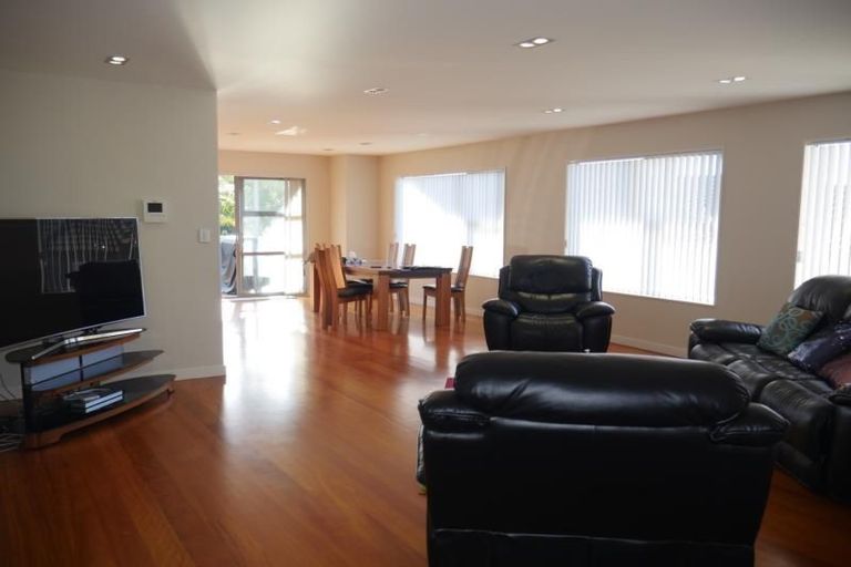 Photo of property in 8c Castleton Drive, Howick, Auckland, 2014