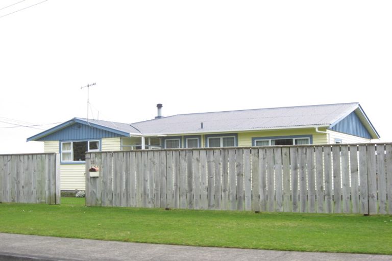 Photo of property in 11 Donnelly Street, Oakura, 4314