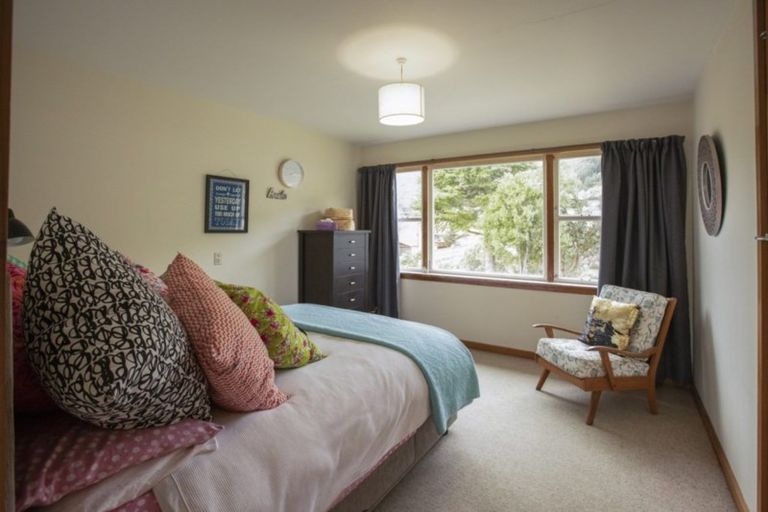 Photo of property in 76 Hampden Street, Picton, 7220