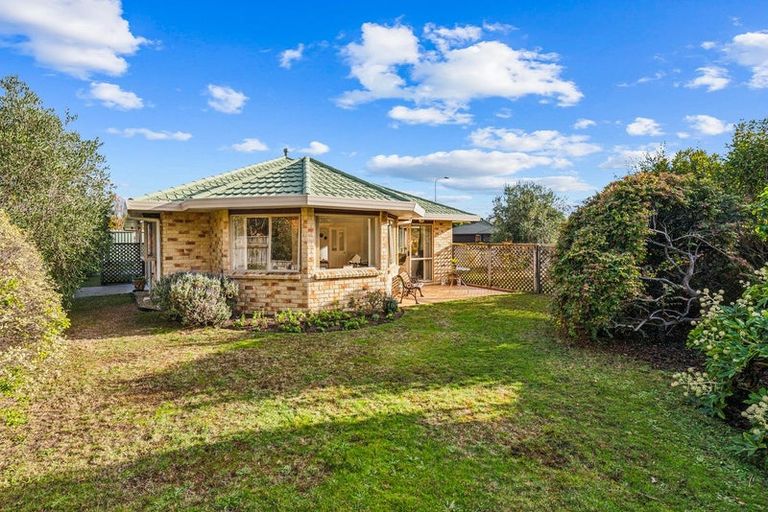 Photo of property in 6 Glen Loch Place, Paraparaumu, 5032