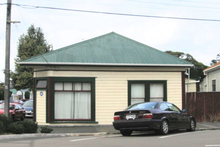 Photo of property in 15 Medway Street, Island Bay, Wellington, 6023