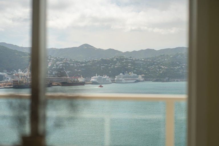 Photo of property in Gateway Apartments, 19 Maida Vale Road, Roseneath, Wellington, 6011