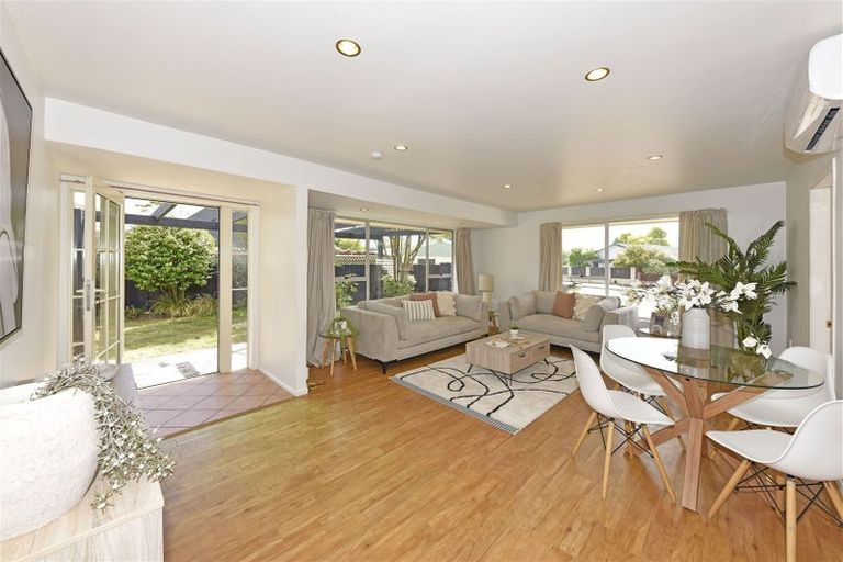 Photo of property in 1/11a Glen Place, Parklands, Christchurch, 8083