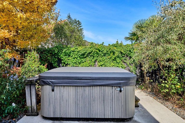 Photo of property in 68 Cheviot Road, Lowry Bay, Lower Hutt, 5013