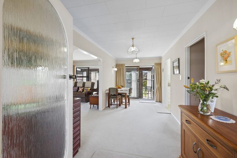 Photo of property in 1 Hunter Place, Merrilands, New Plymouth, 4312
