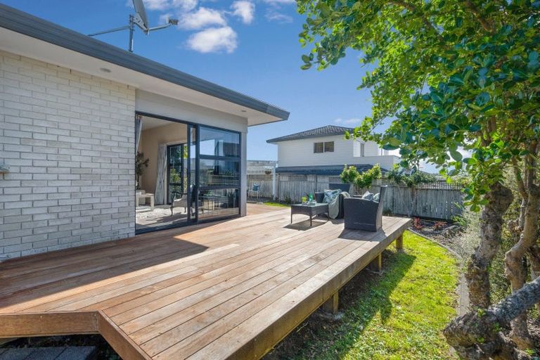 Photo of property in 2/40 Simmental Crescent, Somerville, Auckland, 2014