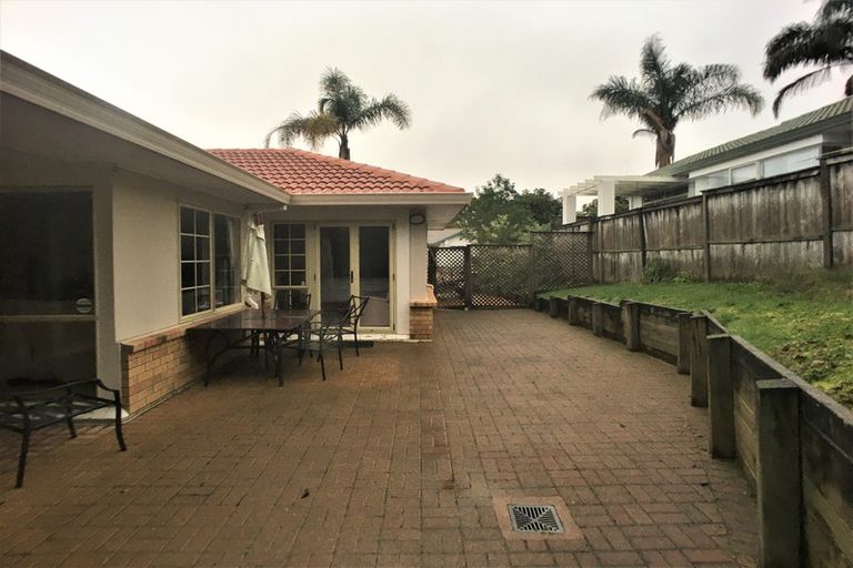 Photo of property in 15 Westminster Gardens, Unsworth Heights, Auckland, 0632