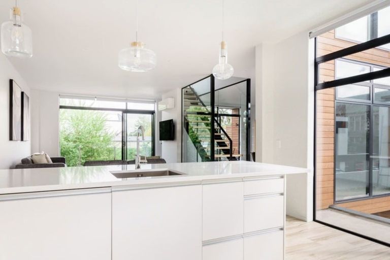Photo of property in 2/22 Peterborough Street, Christchurch Central, Christchurch, 8013