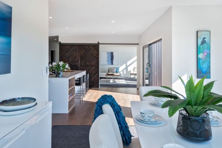 Photo of property in 31 Opouatu Avenue, Glenbrook, 2681