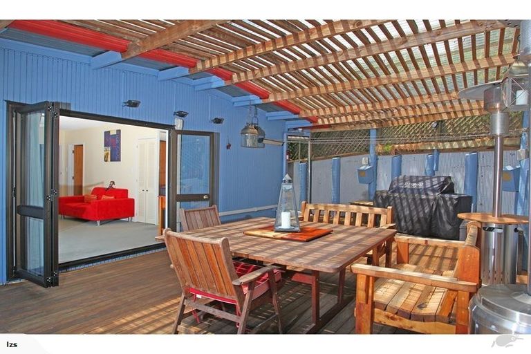 Photo of property in 24 Holt Avenue, Torbay, Auckland, 0630