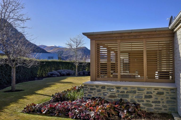 Photo of property in 2 Taramea Lane, Arrowtown, 9371