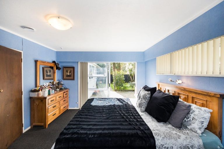 Photo of property in 6 Truscott Grove, Awapuni, Palmerston North, 4412