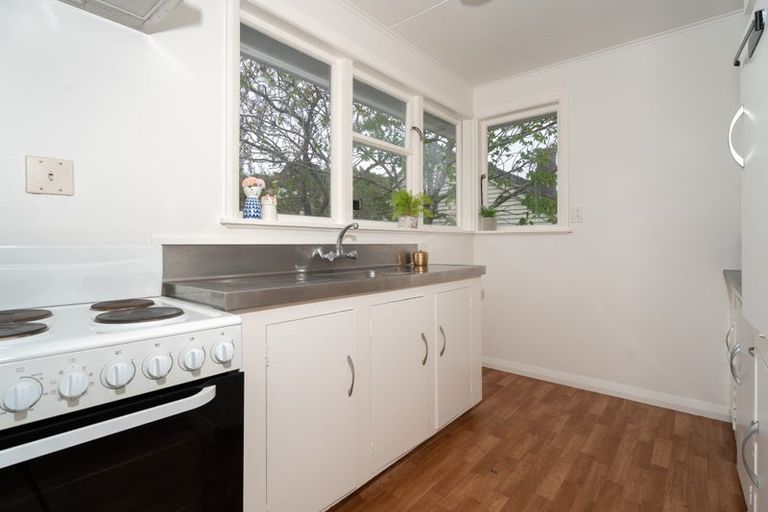 Photo of property in 14 Durham Street, Cannons Creek, Porirua, 5024