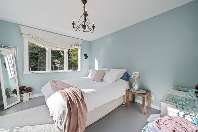 Photo of property in 28 Kowhai Street, Eastbourne, Lower Hutt, 5013