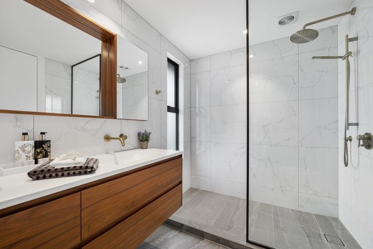 Photo of property in 9 Craig Road, Milford, Auckland, 0620