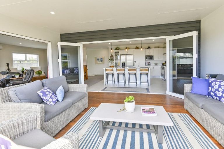 Photo of property in 4 Young Place, Taradale, Napier, 4112