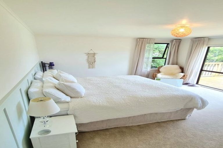 Photo of property in 31 Hiwi Crescent, Titahi Bay, Porirua, 5022