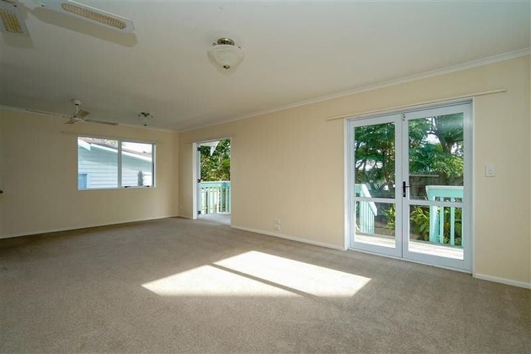Photo of property in 1/1 Moana Avenue, Bayswater, Auckland, 0622