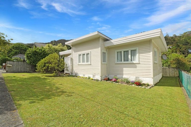 Photo of property in 68 Tawhai Street, Stokes Valley, Lower Hutt, 5019