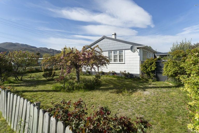 Photo of property in 64 Inniscort Street, Cromwell, 9310