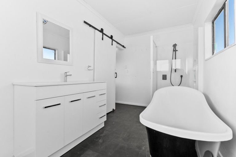 Photo of property in 90 Settlement Road, Morison Bush, Greytown, 5794