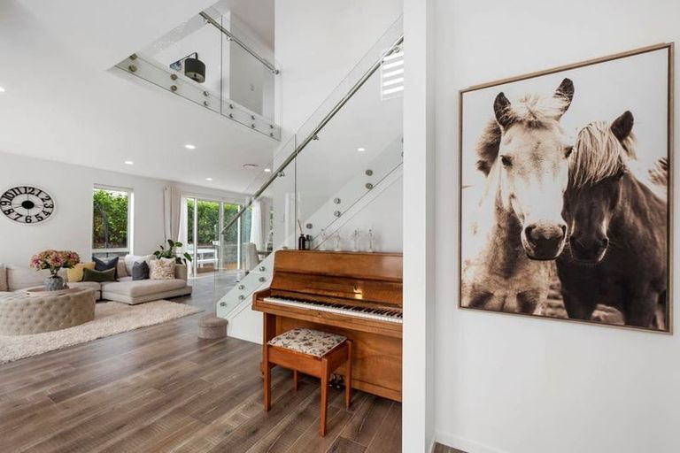 Photo of property in 18 Parkview Drive, Gulf Harbour, Whangaparaoa, 0930