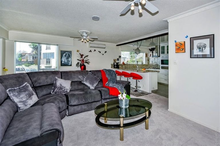 Photo of property in 220b Mount Pleasant Road, Mount Pleasant, Christchurch, 8081