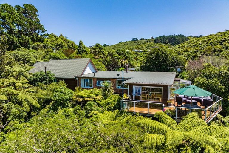 Photo of property in 60 Pomare Road, Tirohanga, Lower Hutt, 5010