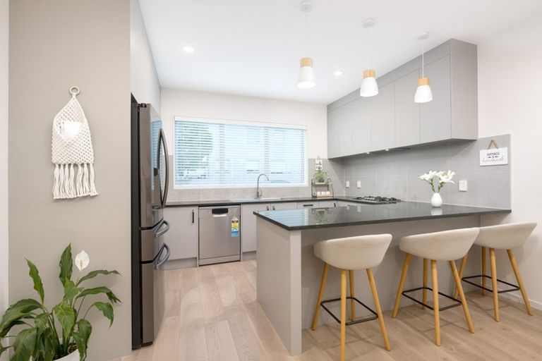 Photo of property in 41 Sunshine Boulevard, Sunnyvale, Auckland, 0612