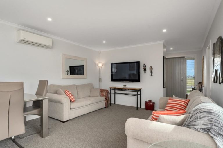 Photo of property in 3 Kamahi Crescent, Papamoa Beach, Papamoa, 3118