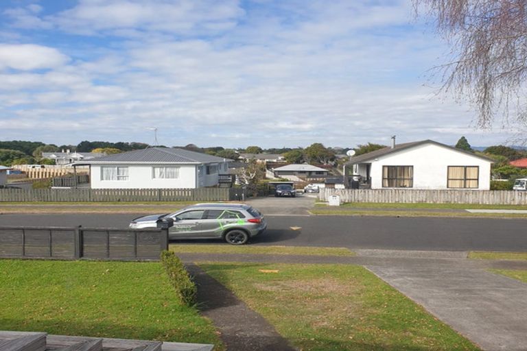 Photo of property in 40 Edgewater Parade, Waiuku, 2123
