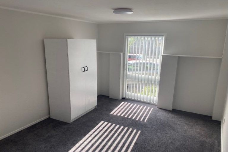 Photo of property in 23 Vanbrugh Place, Bucklands Beach, Auckland, 2014