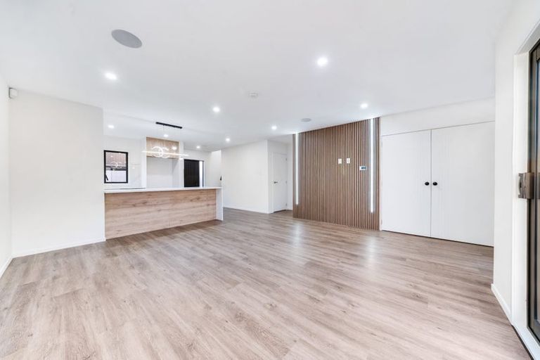 Photo of property in 7a Gambare Place, Wattle Downs, Auckland, 2103