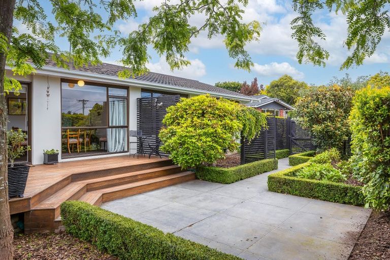 Photo of property in 2 Woodbank Street, Somerfield, Christchurch, 8024