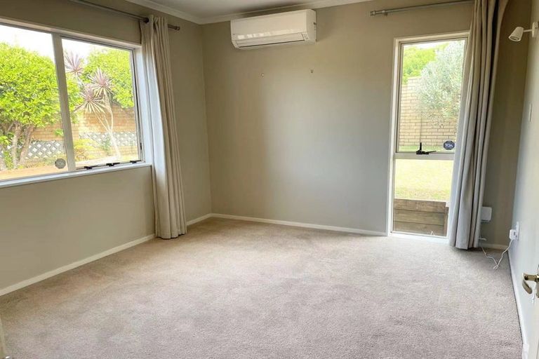 Photo of property in 2 Kaniere Place, Half Moon Bay, Auckland, 2012