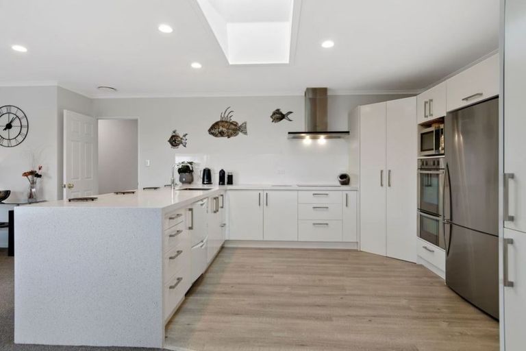 Photo of property in 22 Helen Ryburn Place, Torbay, Auckland, 0630