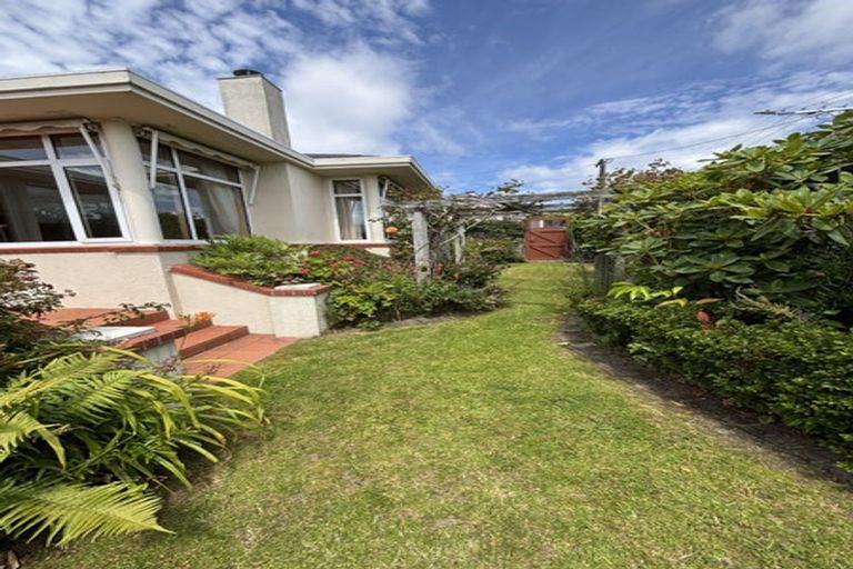 Photo of property in 30 Brownville Crescent, Maori Hill, Dunedin, 9010