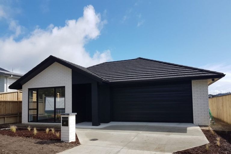 Photo of property in 41 Nobilo Road, Kumeu, 0810