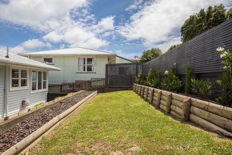 Photo of property in 14 Lynda Avenue, Paparangi, Wellington, 6037