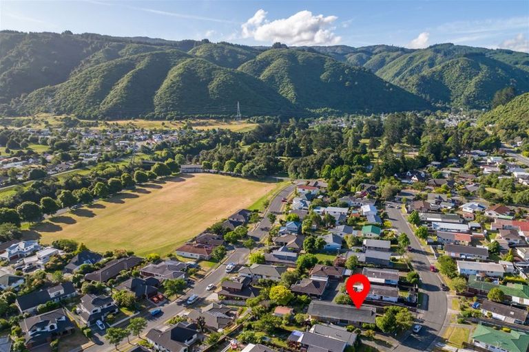Photo of property in 1/21 Roband Crescent, Brown Owl, Upper Hutt, 5018