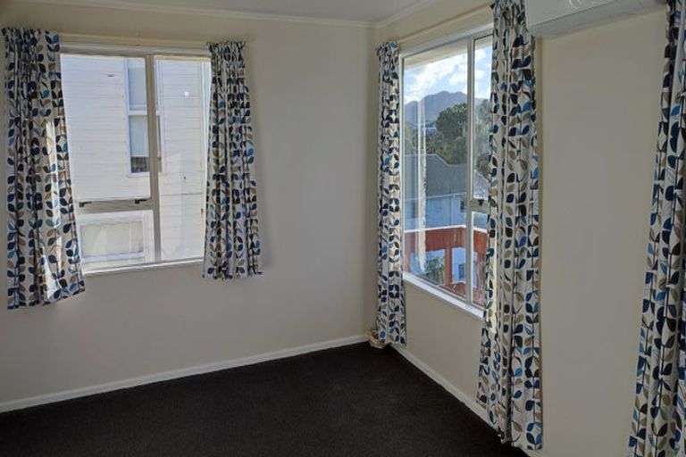 Photo of property in 53a Mandalay Terrace, Khandallah, Wellington, 6035