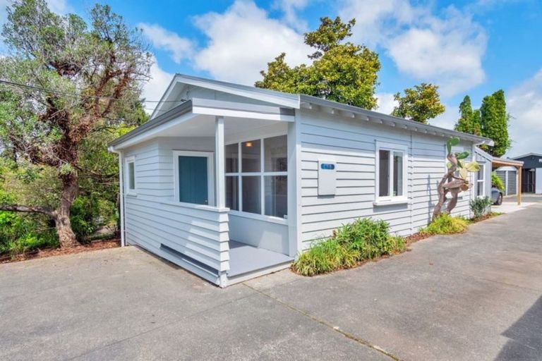 Photo of property in 21 Glendale Road, Glen Eden, Auckland, 0602