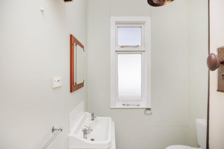 Photo of property in 1/4 Oxford Street, Hokowhitu, Palmerston North, 4410