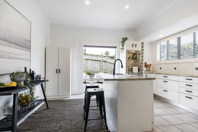 Photo of property in 12 Richmond Street, Fitzroy, New Plymouth, 4312