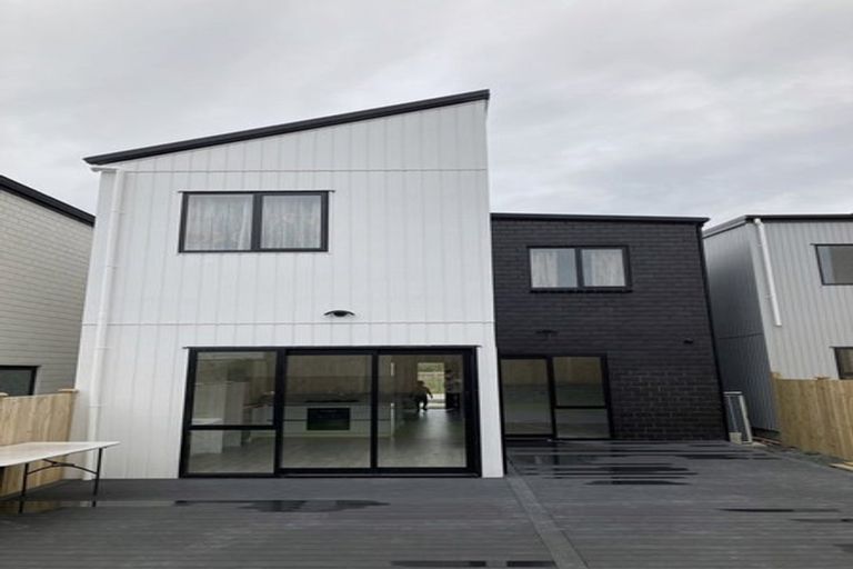 Photo of property in 32 Pilot Drive, Hobsonville, Auckland, 0616