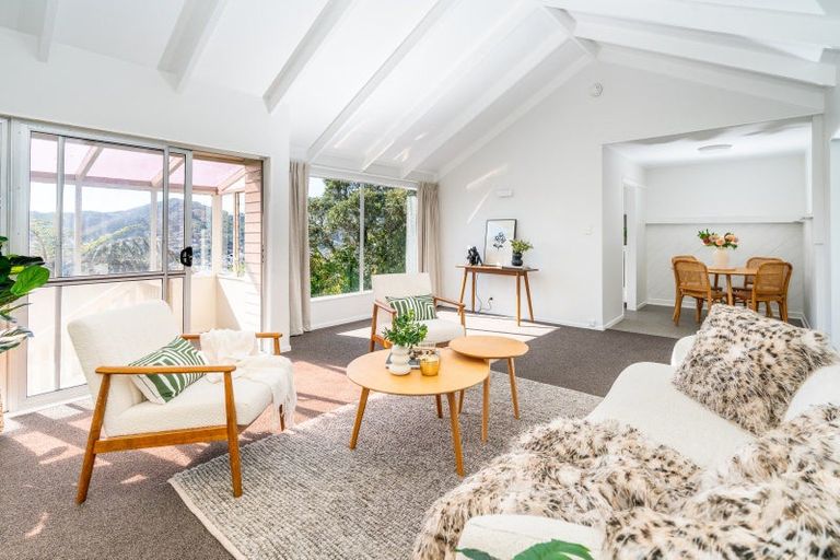 Photo of property in 11 Selkirk Way, Karori, Wellington, 6012