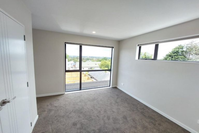 Photo of property in 1/58 Te Atatu Road, Te Atatu South, Auckland, 0610
