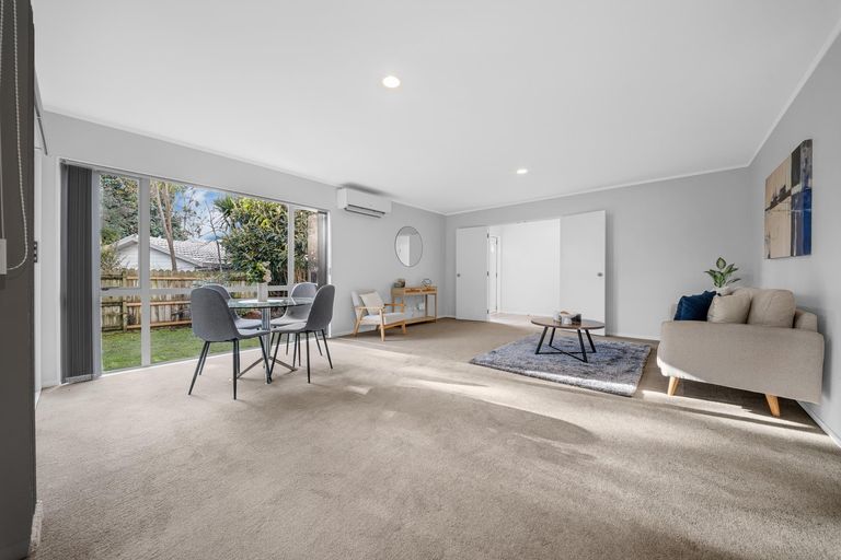 Photo of property in 2/105 Carnoustie Drive, Wattle Downs, Auckland, 2103