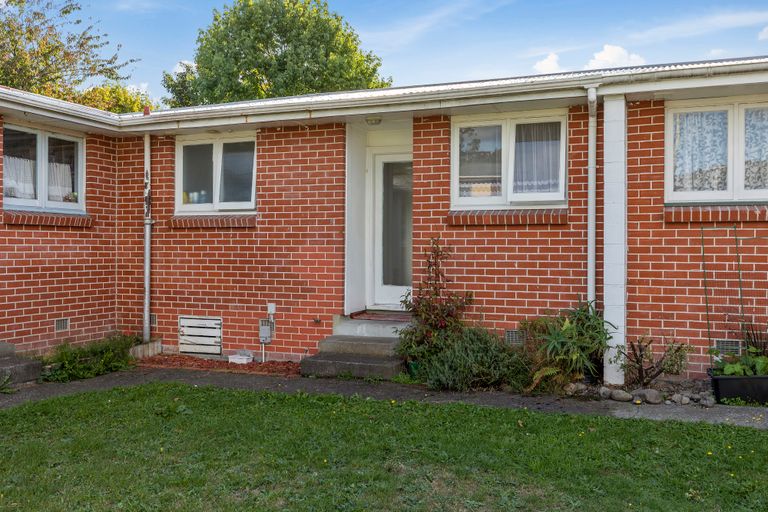 Photo of property in 1/1033 Fergusson Drive, Clouston Park, Upper Hutt, 5018