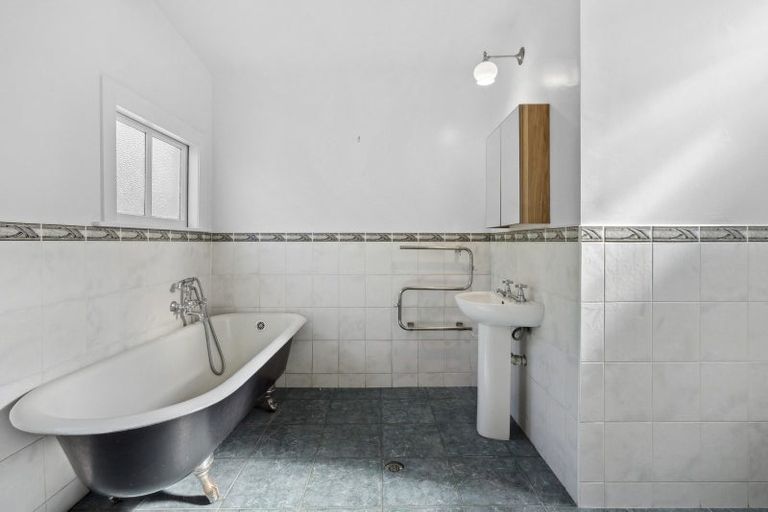 Photo of property in 84 Kilbirnie Crescent, Kilbirnie, Wellington, 6022